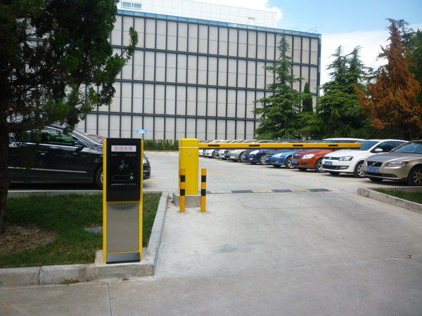 虹橋機(jī)場(chǎng)停車(chē)庫(kù)啟用車(chē)牌識(shí)別系統(tǒng) 無(wú)需再領(lǐng)取停車(chē)卡